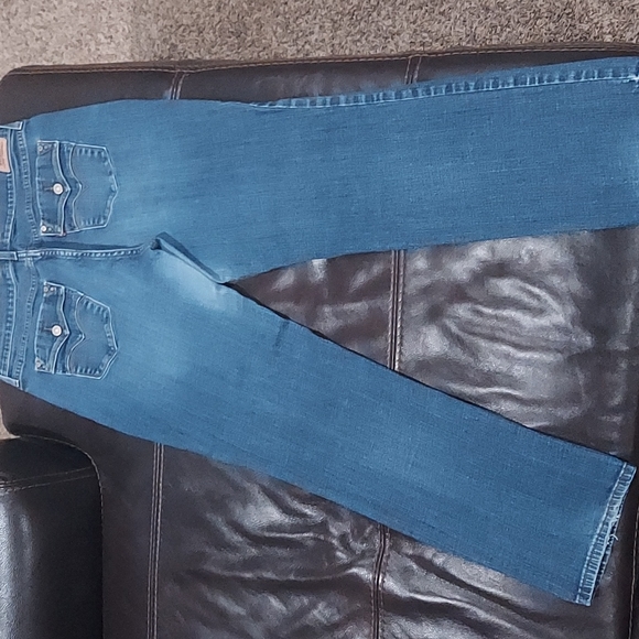 506 Straight Leg Levi's - Picture 2 of 3